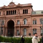 los-mercados-argentinos-respiran-aliviados-al-permitirse-la-caida-del-peso