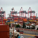 “manana-pasamos-del-windows-10-al-11-y-tenemos-otro-lio”:-las-idas-y-vueltas-del-conflicto-en-el-puerto-de-montevideo