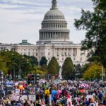 «-manifestador-deux-fois-par-an-ne-permet-pas-del-ratraper-donald-trump,-qui-poursuit-son-ofensiva-contra-las-instituciones-»