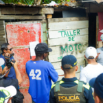 desalojo-bajo-tension-en-cartagena:-distrito-recupera-predio-en-chambacu-con-acompanamiento-del-esmad-para-poner-fin-a-talleres,-cantinas-y-llanterias