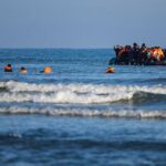 inmigracion:-mas-de-36.950-inmigrantes-llegaran-en-barco-a-la-royaume-uni-atravesando-la-mancha-en-2025,-y-dejaran-mas-en-2024
