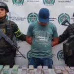 policia-descubrio-en-una-sofisticada-caleta-1.400-millones-de-pesos:-estaba-oculta-en-el-doble-fondo-del-piso-de-una-volqueta-en-rosas,-cauca
