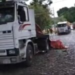 camion-con-27-mil-kilos-de-cemento-freno-contra-muralla