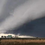 metsul-advierte-por-“riesgo-muy-alto-de-vendavales-entre-hoy-y-manana-en-uruguay”:-los-detalles