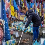 «-ce-lieu-porte-la-douleur-de-toute-l’ukraine-»-:-le-memorial-des-heros-a-kiev,-vitrine-de-la-guerre