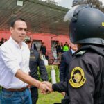 gobierno-otorga-medalla-al-defensor-de-la-democracia-a-823-policias,-militares-y-miembros-de-comites-de-autodefensa