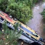 al-menos-nueve-muertos-y-30-heridos-al-caer-un-autobus-desde-un-puente-en-un-accidente-de-trafico-en-misiones