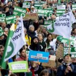 au-pays-bas,-des-dizaines-de-millers-de-manifestants-defilent-pour-le-climat-avant-les-elections-legislatives