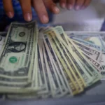 despues-de-la-caida-de-las-remesas,-los-hogares-mexicanos-se-retiran-a-lo-esencial-y-a-paquetes-mas-pequenos