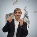 lo-que-viene-para-el-dolar-tras-el-contundente-triunfo-de-lla:-¿hasta-donde-podria-bajar,-y-que-pasara-con-las-bandas?
