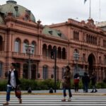 mientras-el-peso-argentino-se-recupera,-estados-unidos-preve-una-pequena-ganancia-con-su-rescate