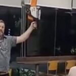 entro-con-una-motosierra-a-un-bar-para-festejar-la-victoria-de-la-libertad-avanza.