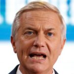 el-candidato-de-extrema-derecha-de-chile,-jose-antonio-kast,-dice-que-los-inmigrantes-deben-pagar-su-propia-deportacion