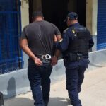 pnc-captura-en-jutiapa-a-un-hombre-acusado-de-lavado-de-dinero,-estafa-y-uso-de-documentos-falsificados