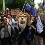 el-peso-argentino-cae-frente-al-dolar-ante-el-nuevo-respaldo-de-estados-unidos