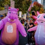 movimiento-«no-kings»-frente-a-donald-trump:-manifestaciones-alegres,-masivas-pero-con-una-averia-de-impotencia