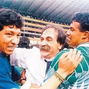 el-vicepresidente-edmand-lara-despide-a-xabier-azkargorta-y-propone-un-monumento-en-su-honor