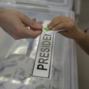 elecciones-en-chile:-el-izquierdista-jara-y-el-ultraderechista-kast-disputaran-el-balotaje-presidencial