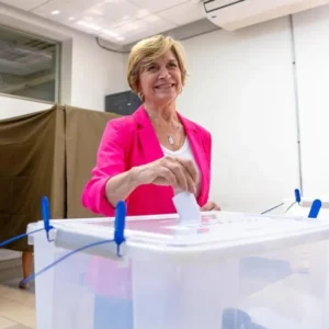 evelyn-matthei-reconoce-la-derrota-y-anuncia-apoyo-a-jose-antonio-kast:-vamos-al-comando-para-felicitarlo”