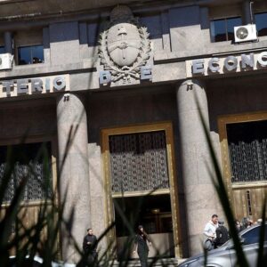 economia-logro-superavit-financiero-de-$517672-millones,-pese-a-pagar-intereses-por-mas-de-$300.000-millones