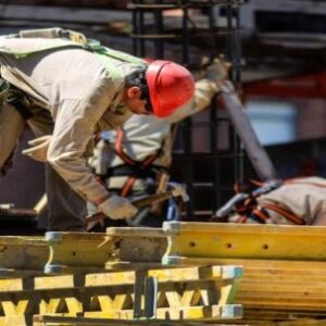 informe-cepa:-276.000-empleos-formales-perdidos-en-21-meses-de-milei