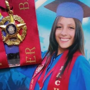 hermana-de-adolescente-detenida-tambien-fue-sacada-a-la-fuerza-de-su-casa