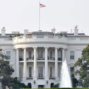 la-casa-blanca-habria-propuesto-lanzar-panfletos-sobre-caracas,-segun-the-washington-post