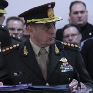 milei-vuelve-a-poner-a-los-militares-a-cargo-de-la-defensa-despues-de-42-anos-de-gobierno-civil
