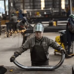 mala-senal:-el-empleo-privado-cayo-seis-veces-mas-que-el-publico-durante-agosto