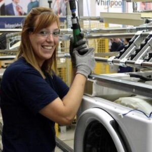 de-manera-sorpresiva-whirlpool-cerro-su-planta-de-pilar:-hay-cientos-de-trabajadores-despedidos