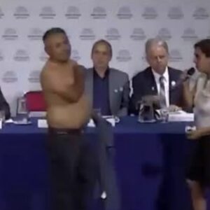 magnetismo-corporal,-el-insolito-acto-antivacunas-en-el-congreso