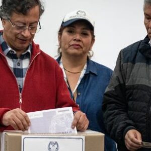 la-represion-contra-los-encuestadores-esta-ensombreciendo-la-carrera-presidencial-de-colombia