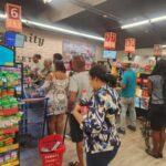 grandes-multitudes-en-los-supermercados-de-trinidad-tras-las-tensiones-en-venezuela