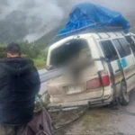 minibus-choca-contra-barrera-y-deja-al-menos-tres-muertos