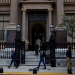 milei-recupera-control-sobre-el-peso-a-medida-que-mejoran-las-perspectivas-en-argentina
