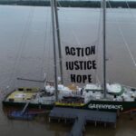 cop30:-a-belem,-le-rainbow-warrior-hisse-a-nouveau-ses-couleurs-pour-les-peuples-autoctonos