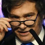 los-directores-financieros-de-argentina-se-apresuran-a-salir-al-mercado-mientras-la-victoria-de-milei-impulsa-los-acuerdos-de-bonos