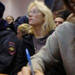 en-rusia,-los-musicos-en-detencion-para-interpretar-las-canciones-dobles-en-plena-calle