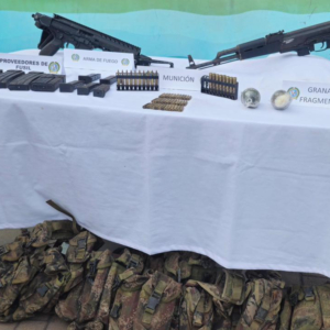 cayo-arsenal-de-guerra-que-perteneceria-a-la-estructura-‘jaime-martinez’-de-las-disidencias-de-las-farc,-en-zona-rural-de-calima-–-el-darien