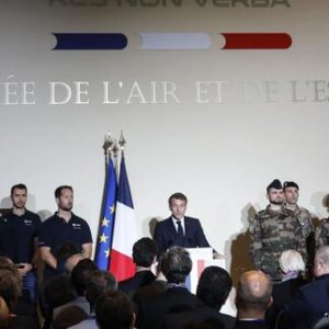en-toulouse,-emmanuel-macron-alerta-sobre-la-brutalizacion-de-la-guerra-en-el-espacio-y-desata-una-nueva-estrategia