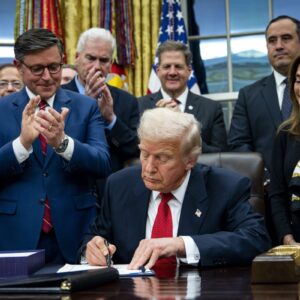 eeuu-pone-fin-a-43-dias-de-cierre-de-gobierno,-tras-decreto-de-trump