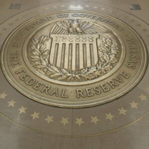 la-industria-de-eeuu-acumula-nueves-meses-de-contraccion:-es-el-argumento-que-buscaba-la-fed-para-bajar-la-tasa?