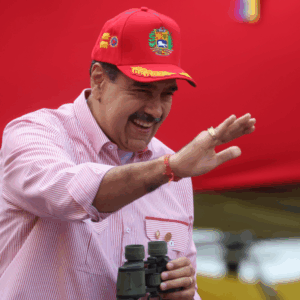 maduro-juramenta-comandos-de-comunidad,-nuevo-buro-politico-y-asegura-que-seguira-en-el-poder