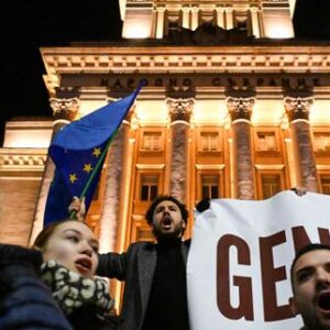 des-heurts-entre-policiales-y-manifestantes-ont-eclate-en-bulgaria,-sur-fond-de-tensions-autour-du-budget