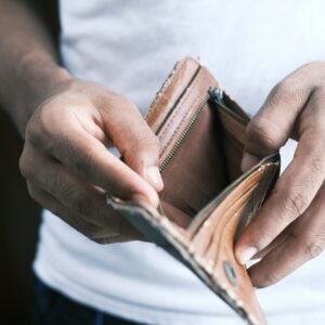 poverty-drops-but-structural-issues-remain-under-milei,-report-warns