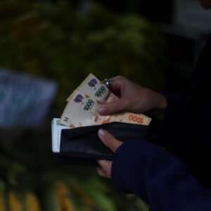 pay-in-food,-changes-to-holidays,-and-a-time-bank-system:-government-files-labor-reform-bill