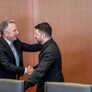 en-directo,-guerra-en-ucrania:-les-pourparlers-entre-volodymyr-zelensky-et-les-emissaires-americains-se-poursuivront-lundi