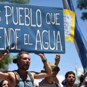 miles-protestan-mientras-proyecto-de-ley-minero-respaldado-por-milei-gana-aprobacion-en-mendoza
