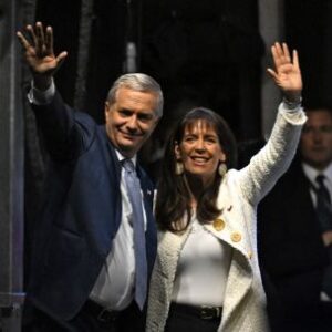 chile-gira-a-la-derecha-cuando-el-seguidor-de-pinochet-jose-antonio-kast-gana-la-segunda-vuelta-electoral-por-abrumadora-mayoria