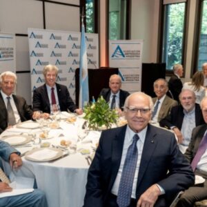 la-aea-recibio-a-santiago-bausili-y-respaldo-el-rumbo-economico-del-gobierno
